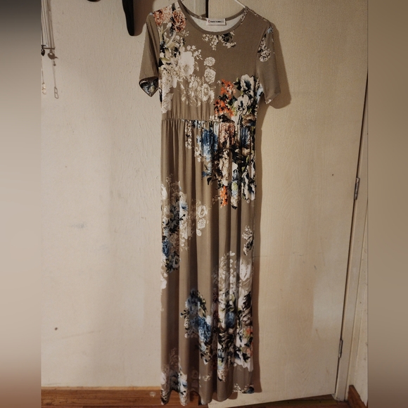 Floral Maxi - Picture 3 of 4